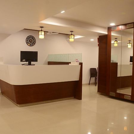Hotel Ideal Вадодара Экстерьер фото