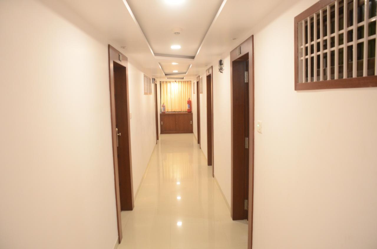 Hotel Ideal Вадодара Экстерьер фото