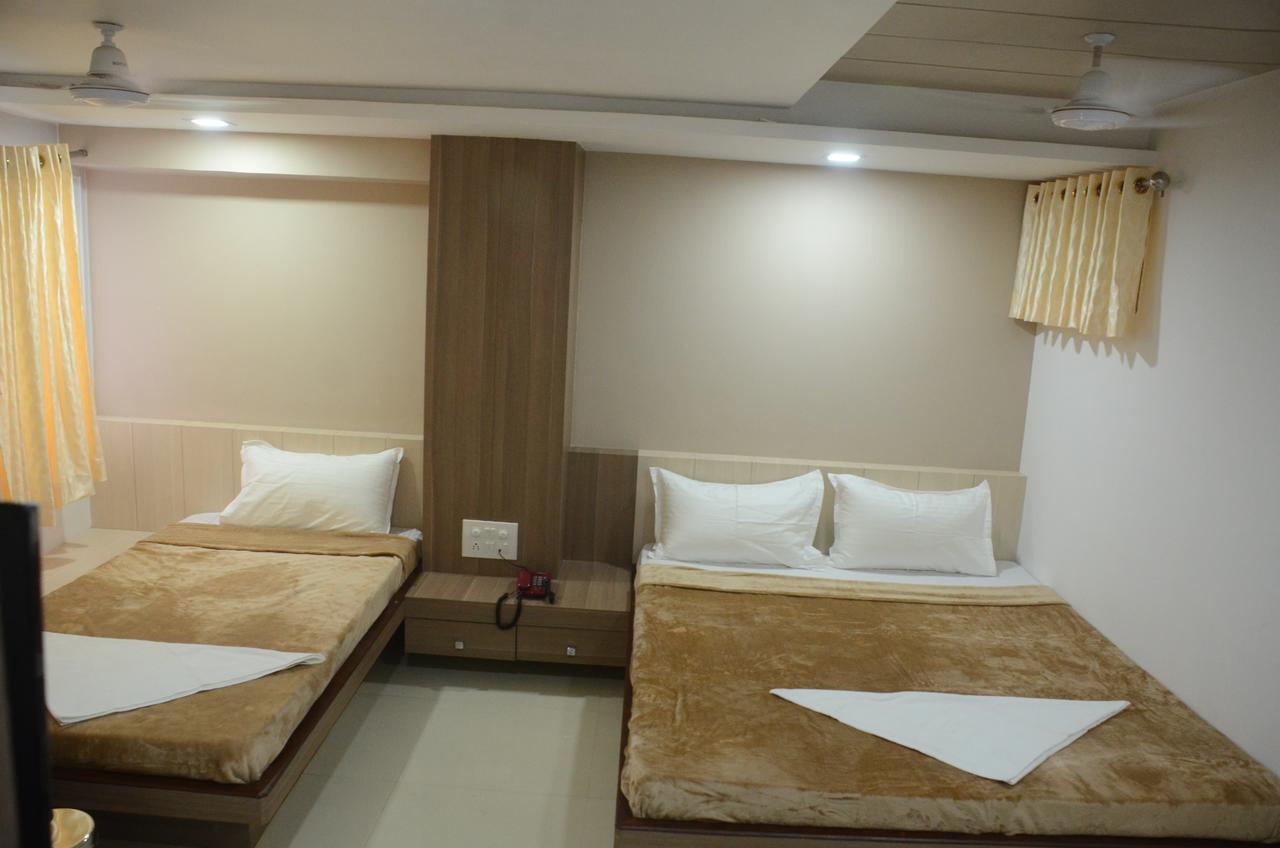 Hotel Ideal Вадодара Экстерьер фото