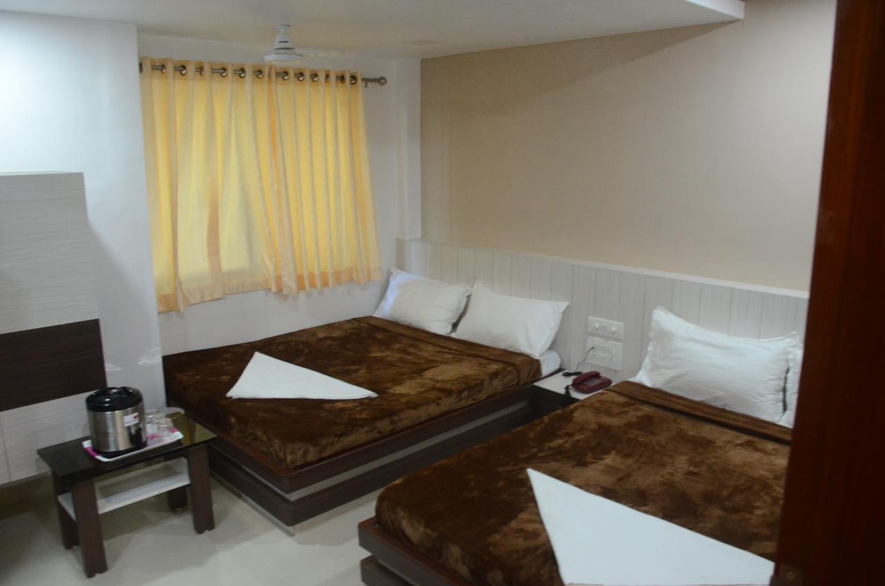 Hotel Ideal Вадодара Экстерьер фото