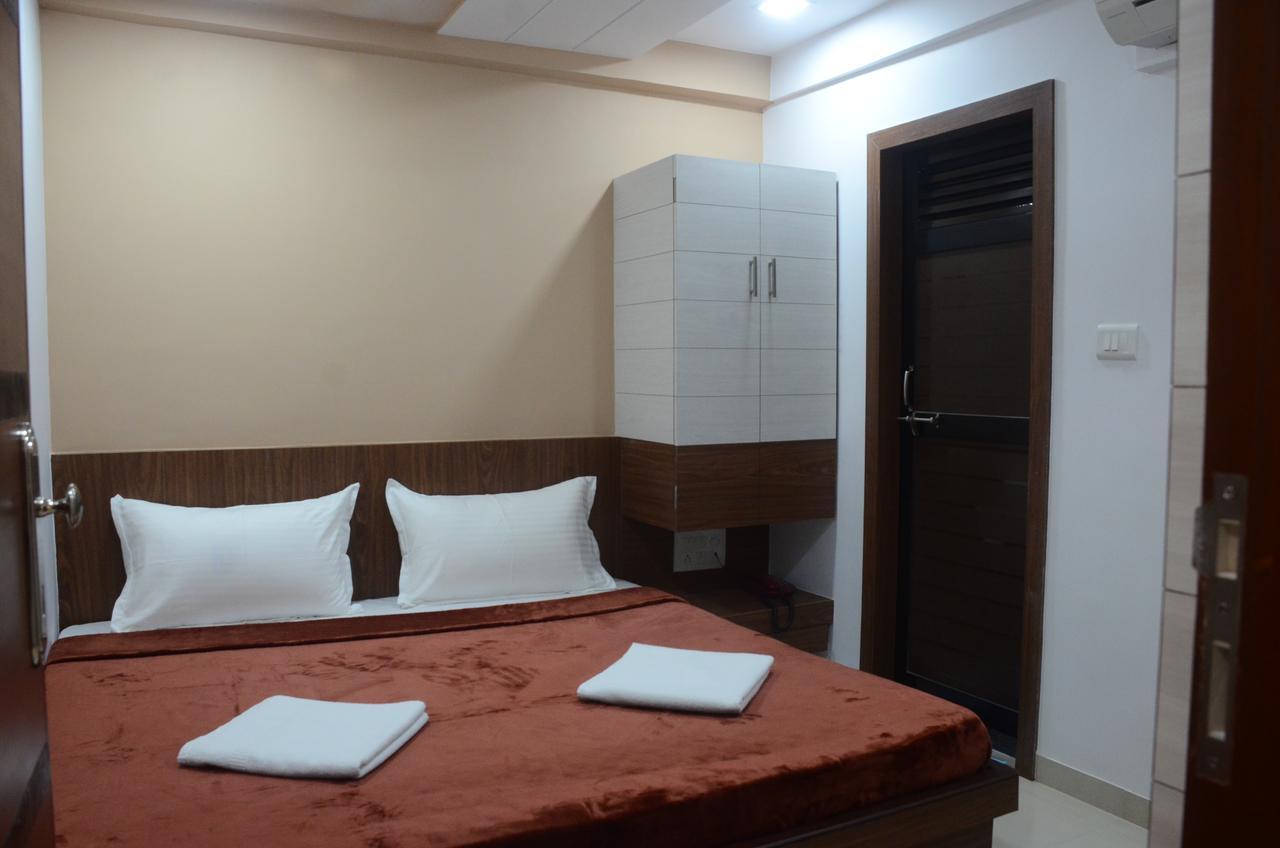 Hotel Ideal Вадодара Экстерьер фото