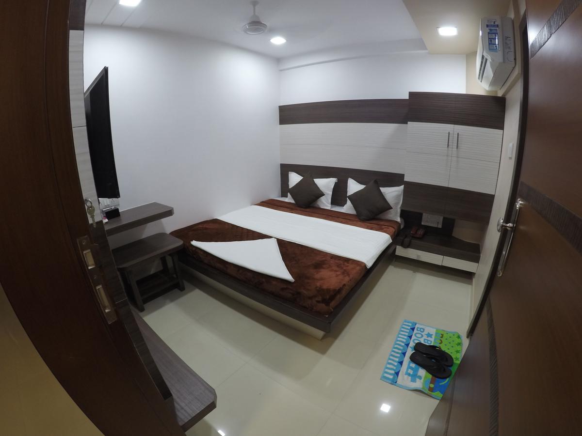 Hotel Ideal Вадодара Экстерьер фото