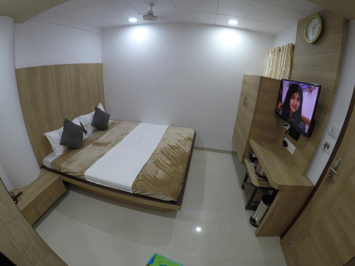 Hotel Ideal Вадодара Экстерьер фото