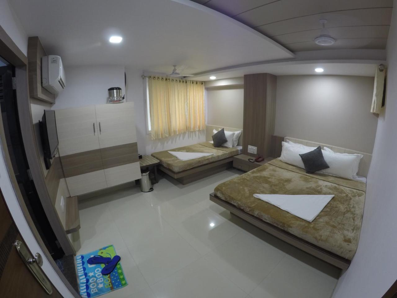 Hotel Ideal Вадодара Экстерьер фото